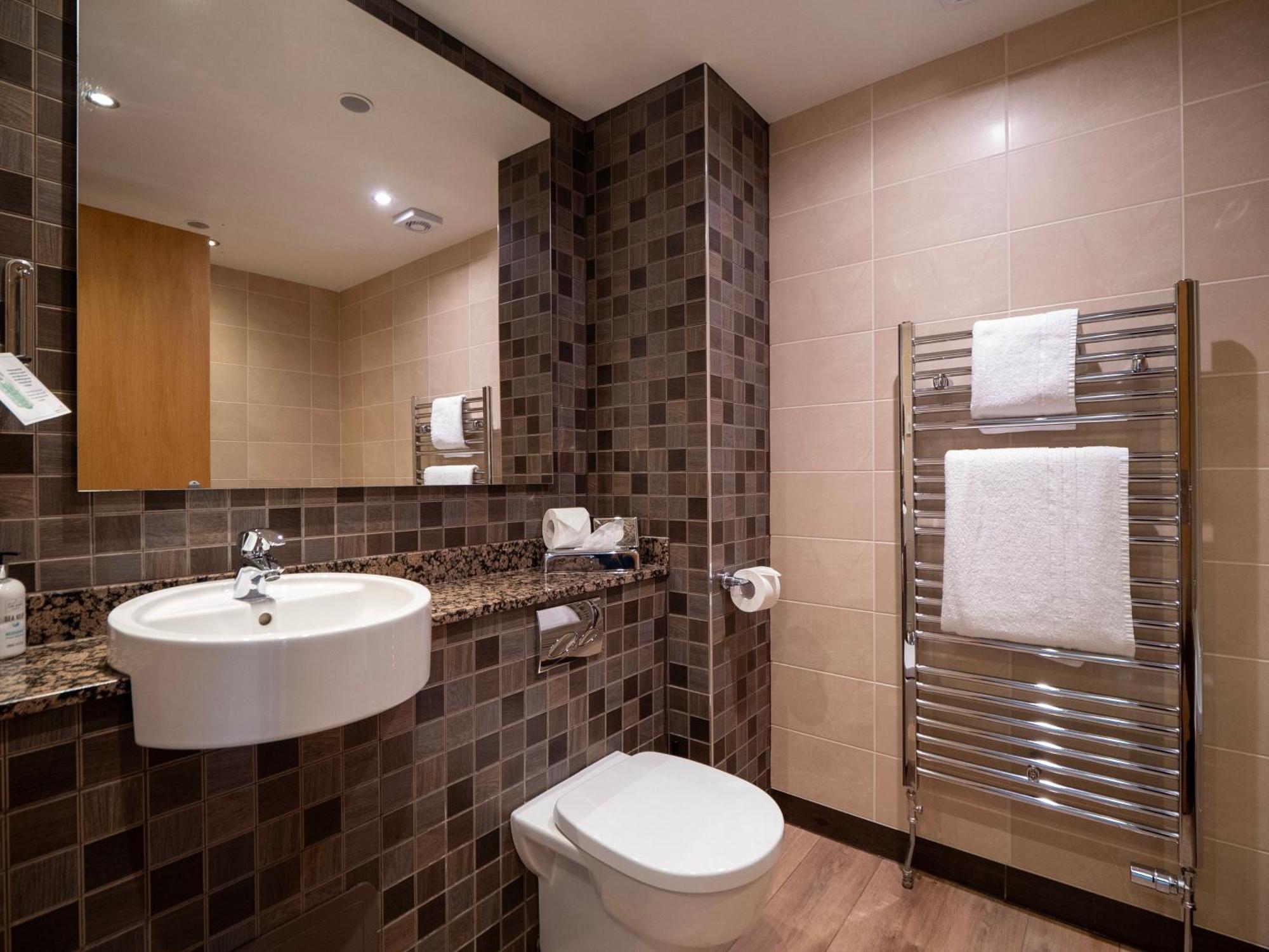The Loans Inn Трун Экстерьер фото